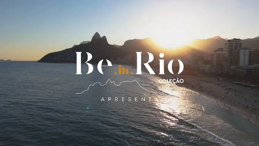 Abertura do filme do Be in Rio Nascimento Silva 45, com a logo Be.in.Rio sobre o mar de Ipanema ao pôr do sol